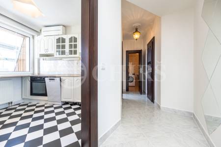 Prodej bytu 3+1 s  terasou, OV, 75 m², ul. Voskovcova 1075/61,  Praha 5 – Barrandov