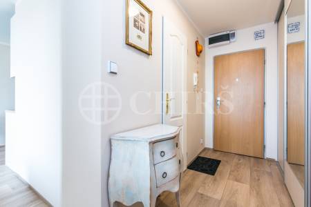 Prodej bytu 2+kk s lodžií, OV, 40 m2, ul. Bruslařská 957/2, Praha 10 - Hostivař