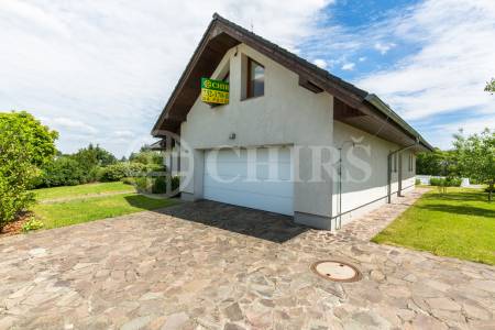 Prodej rodinného domu 6+1, 360 m2 s terasou,  zahradou, bazénem a garážovým stáním, Trnová 179, Trnová u Jíloviště 