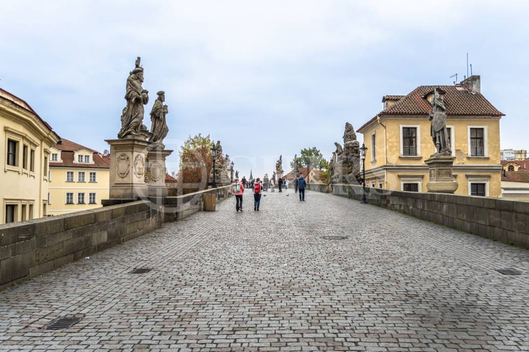 Pronájem  bytu 2+kk s balkonem, 53m2, ul. Mostecká, Praha 1- Malá Strana