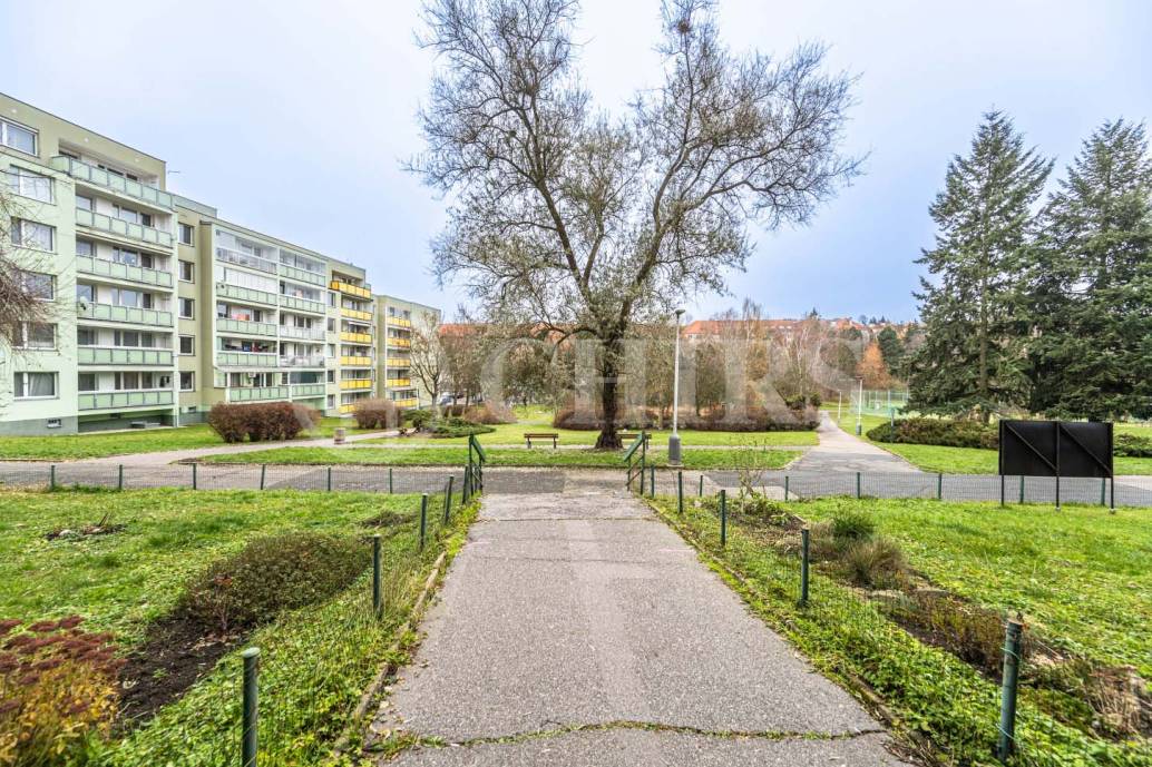 Prodej bytu 1+1 s balkonem a sklepem, DV, 65m², ul. Sartoriova 27/11, Praha 6 - Břevnov