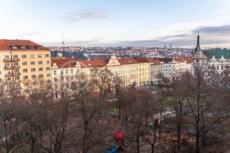 Pronájem bytu 3+kk s balkonem, OV, 80m2, ul. náměstí Generála Kutlvašra 584/7, Praha 4 - Nusle