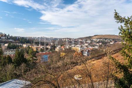 Prodej bytu 5+1 se dvěma pracovními místnostmi, s terasou a garáží, OV, 164m2, ul. Terasovitá 954/1, Praha 4 - Podolí