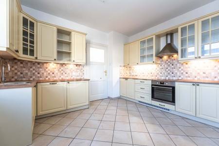 Pronájem RD 5+1 se zahradou, OV, ul. Na Ořechovce 201/20, Praha 6 - Střešovice