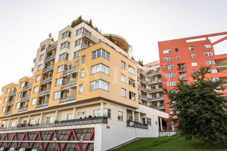 Pronájem bytu 2+kk s balkonem, OV, 68m2, ul. Trnkovo náměstí 1112/2, Praha 5 - Hlubočepy