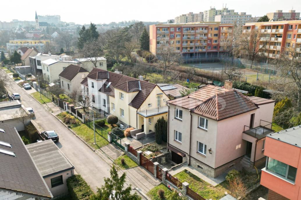 Prodej rodinného domu 5+1, OV, Na Vlku 447/6, Praha 5 - Stodůlky