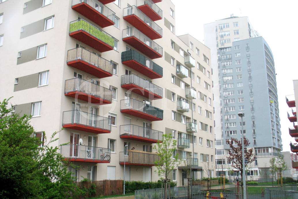 Pronájem bytu 1+kk, OV, 45m2, ul. Petržílkova 2705/32, Praha 13 - Hůrka