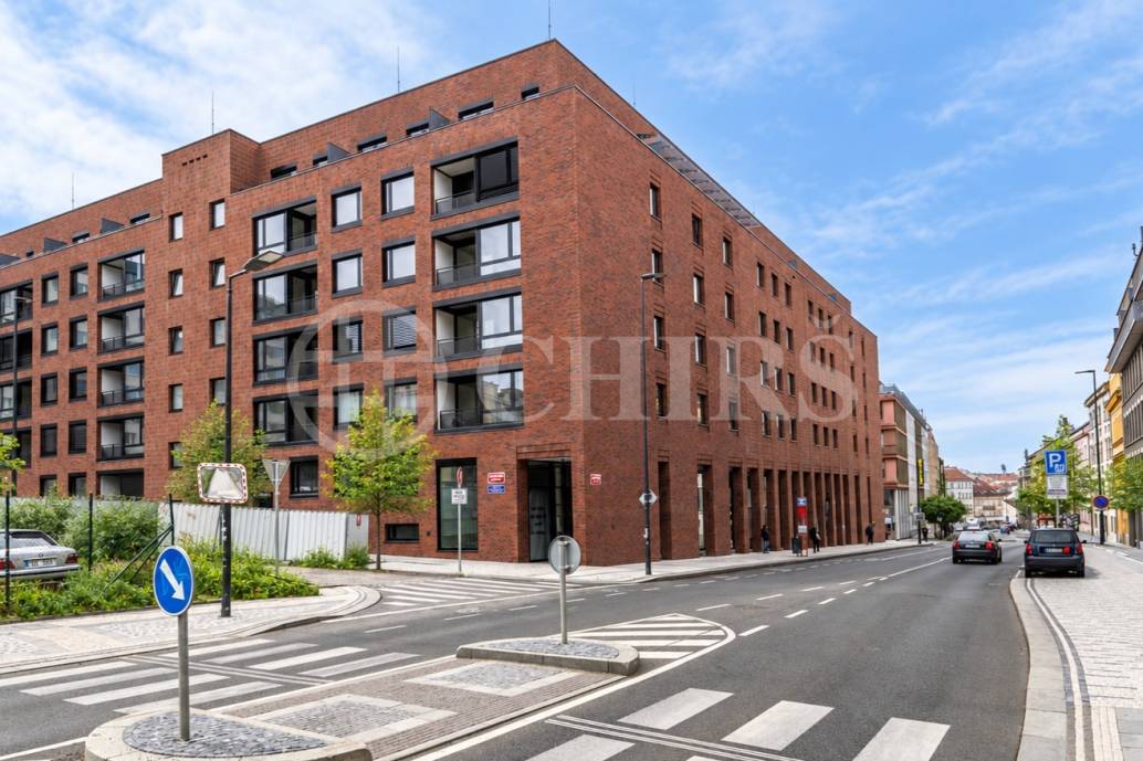 Prodej bytu 3+kk se dvěma terasami, sklepy a garážovými stáními, OV, 83 m2, ul. Hartigova, Praha 3 - Žižkov