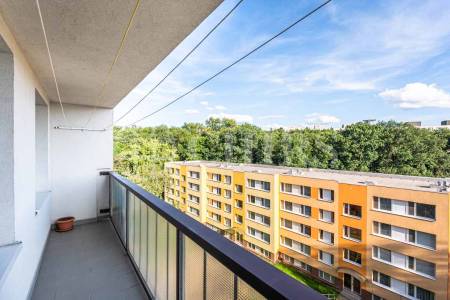 Prodej bytu 3+kk s lodžií, OV, 69m2, ul. Mádrova 3026/4, Praha 4 - Modřany
