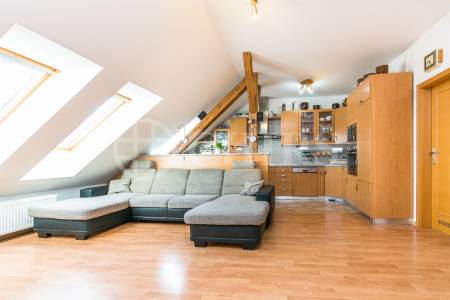 Pronájem mezonetového bytu 5+kk, OV, 170 m2, ul. Dejvická 298/11, Praha 6 - Dejvice 