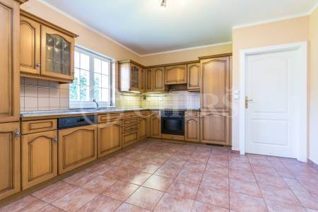 Prodej RD, 6+1/B/2xG, OV, cca 220m2, ul. Na Malé Šárce 769/26, Praha 6 - Nebušice