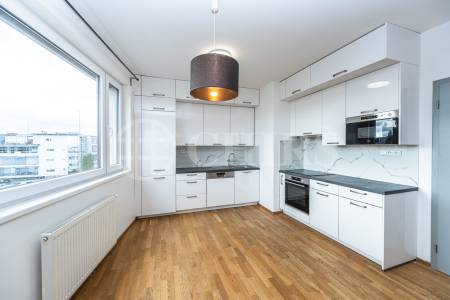 Pronájem bytu 3+kk se dvěma balkony, sklepem a garážovým stáním, OV, 81m2, ul. Pod Stolovou horou 984/5, Praha 5 – Jinonice