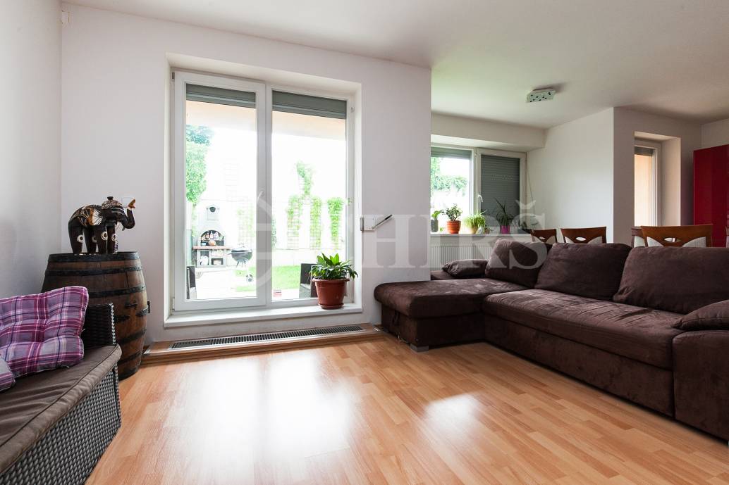 Prodej řadového rodinného domu 4+kk/B/G/Z, OV, ul. Dělená 981/30, Praha 5 - Řeporyje 