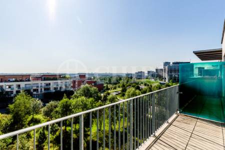 Pronájem bytu 2+kk s balkonem, terasou a garážovým stáním, OV, 73m2, ul. Vidoulská 760/4, Praha 5 - Jinonice