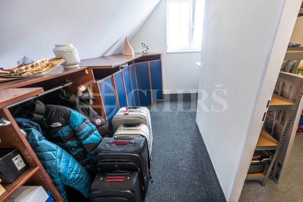 Prodej vícegeneračního rodinného domu s garáží, OV, U Cikánky 370/20, Stodůlky-Praha 5
