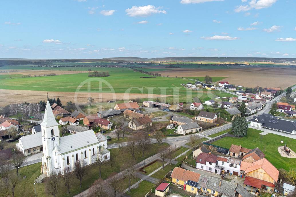 Prodej stavebního pozemku, 11 780 m2, centrum obce Stračov nedaleko Hradce Králové