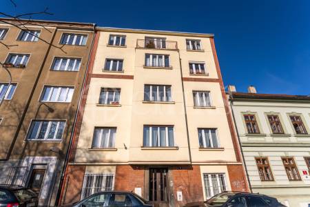 Prodej bytu 1+1 se sklepem, OV, 53 m², ul. Zavadilova 96/14, Praha 6 – Dejvice.