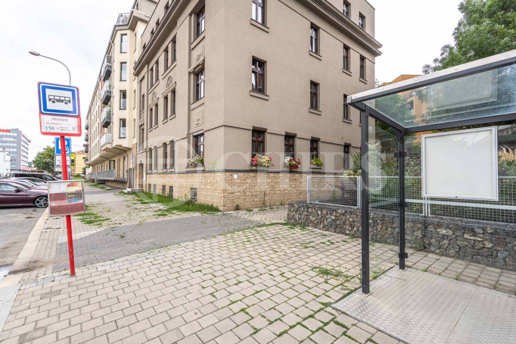 Pronájem bytu 1+kk, OV, 47m2, ul. Jankovcova 24/18, Praha 7 - Holešovice