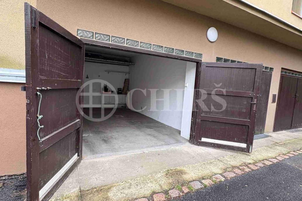 Pronájem garáže, DV, 16,2 m2, ul. U Klimentky 2703/1, Praha 5 - Smíchov Pronájem garáže, DV, 16,2 m2, ul. U Klimentky 2703/1, Praha 5 - Smíchov