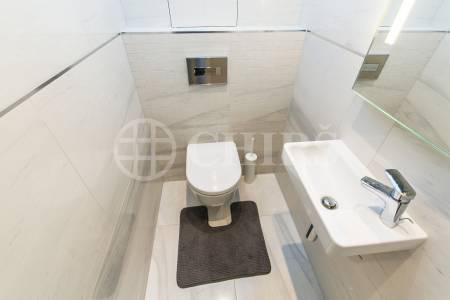 Pronájem bytu 2+kk s lodžií a garážovým stáním, OV, 66m2, ul. U Nikolajky 3325/34, Praha 5 - Smíchov