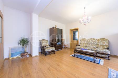 Pronájem bytu 2+1 s balkonem, OV, 60m2, ul. Oranžová 214, Chrášťany, okr. Praha-západ