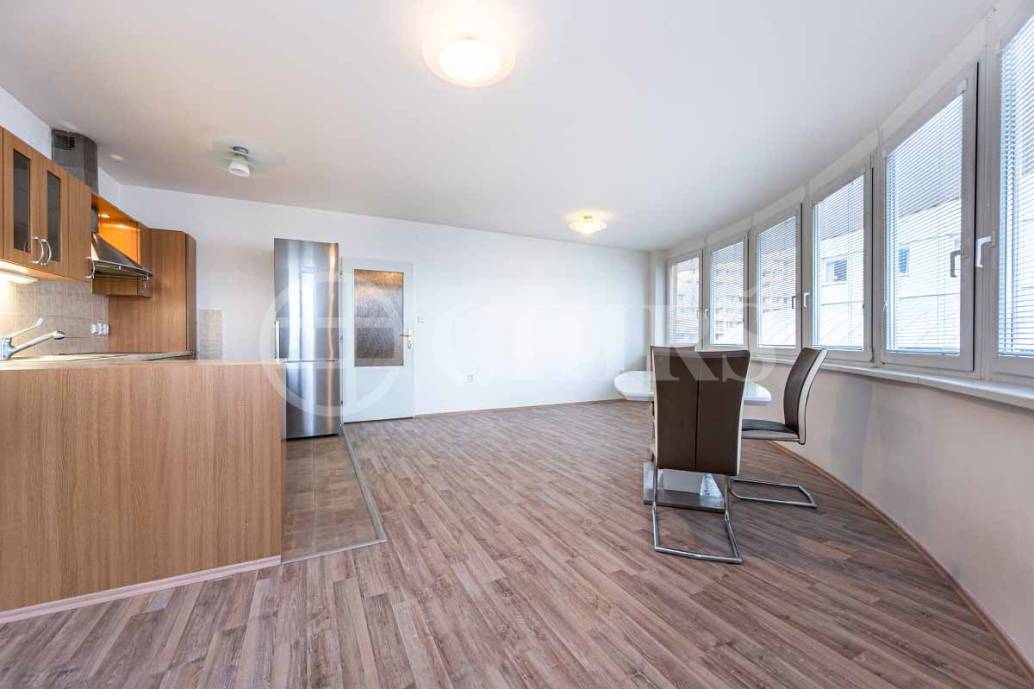 Prodej bytu 3+kk s balkonem a garážovým stáním, OV, 78m2, ul. Petržílkova 2514/29, Praha 13 - Hůrka