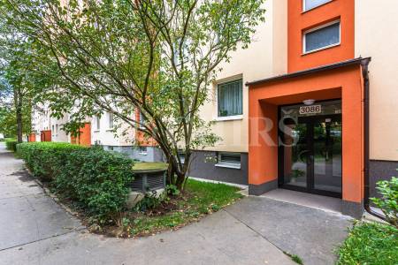 Prodej bytu 1+kk, DV, 29 m2, ul. Daškova 3086/26, Praha 4 - Modřany