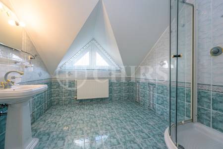 Prodej rodinné vily 7+1+příslušenství, 402m2, pozemek 1138m2, ul. Chrpová 648, Průhonice