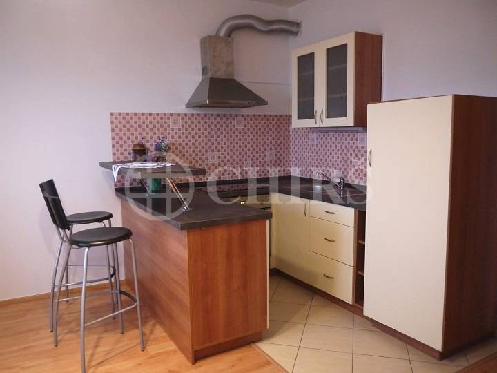 Pronájem bytu 1+kk, OV, 30m2, ul. Na Výrovně 2693/2, Praha 5