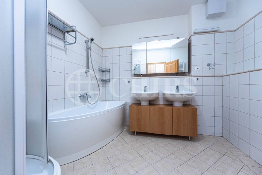 Pronájem bytu 3+kk se dvěma balkony, sklepem a garážovým stáním, OV, 94m2, ul. Schwarzenberská 708/2, Praha 5 - Jinonice