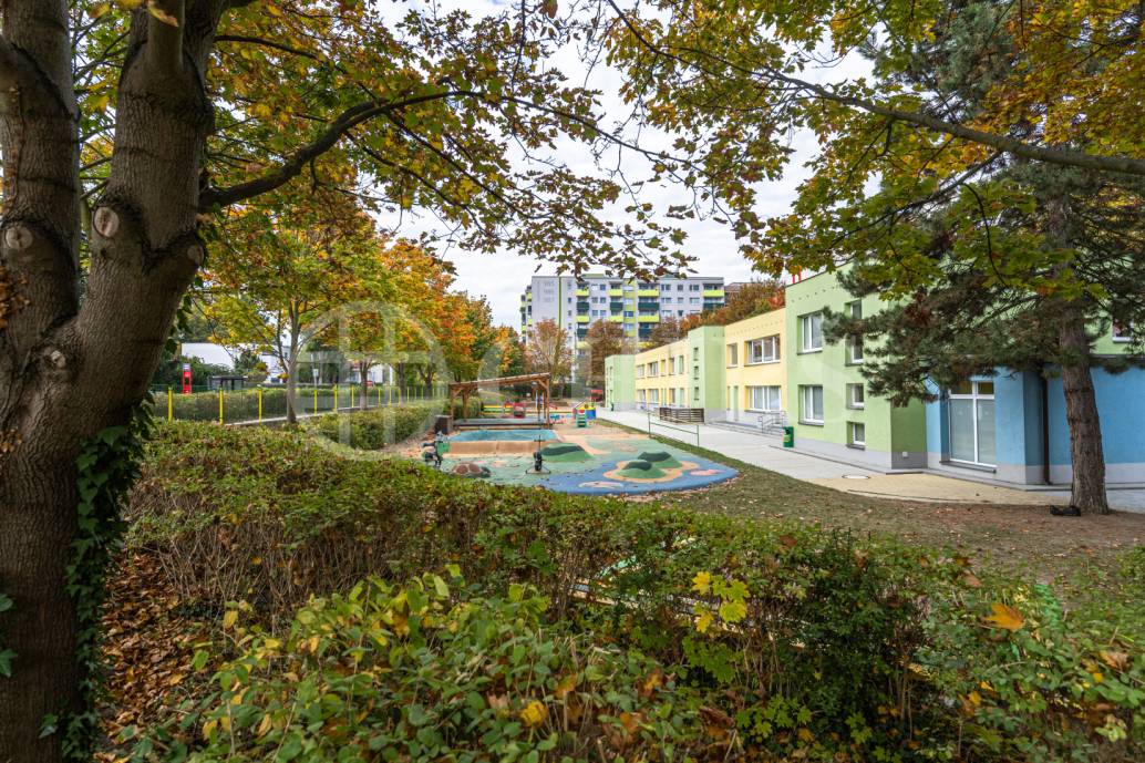 Pronájem bytu 3+kk s lodžií, 76 m², Voskovcova 961/4, Praha 5- Barrandov