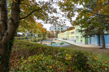Pronájem bytu 3+kk s lodžií, 76 m², Voskovcova 961/4, Praha 5- Barrandov