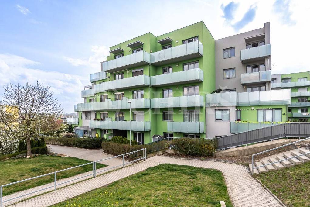 Prodej bytu 2+kk s balkonem, sklepem a garážovým stáním, OV, 68m2, ul Kakosova 1190/6, Praha 13 - Řeporyje