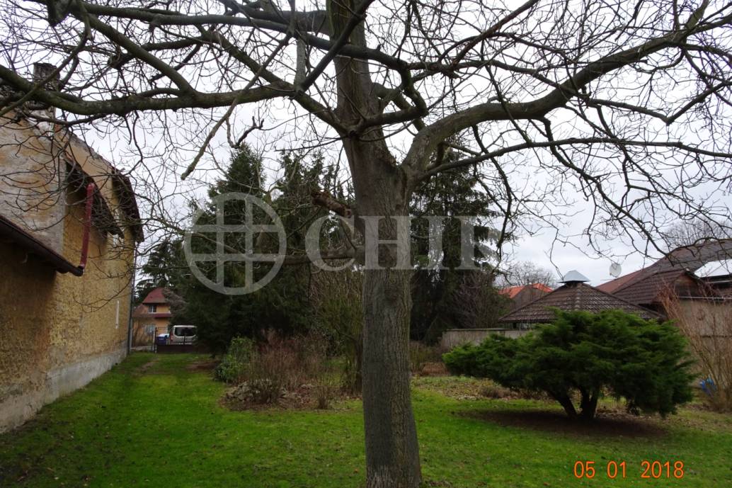 Prodej stavební parcely 1.275 m2 v obci Limuzy, střední Čechy