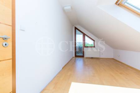 Prodej rodinného domu 6+1, 360 m2 s terasou,  zahradou, bazénem a garážovým stáním, Trnová 179, Trnová u Jíloviště 