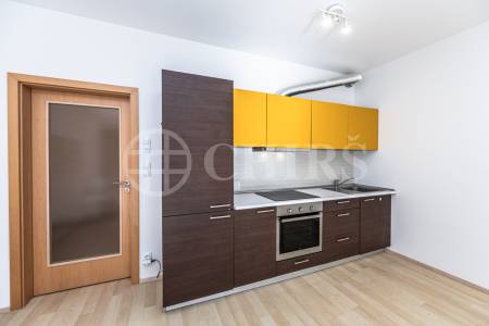 Pronájem bytu 1+kk, 38 m² + lodžie 9 m², garážové stání a sklep, ul. Mišovická 492/1a, Praha 5 – Zličín