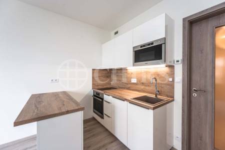 Pronájem bytu 1+kk s balkonem, OV, 30m2, ul. K Metru 227/151, Praha 5 - Stodůlky