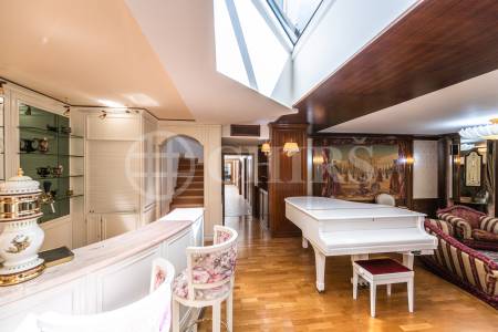 Pronájem rodinného domu 9+1 se zahradou, bazénem a garáží, OV, 390 m2, ul. Ke Školce, Průhonice, Praha-západ