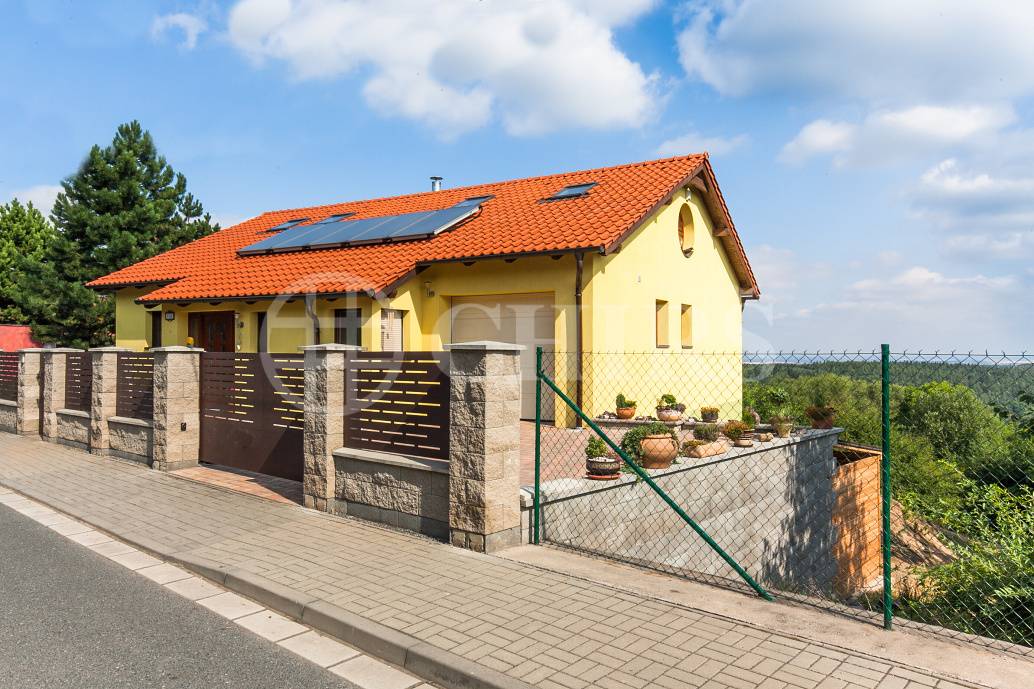 Prodej rodinného domu 5+kk/B, OV, 306m2, ul. Ruská 1186, Kostelec nad Černými lesy