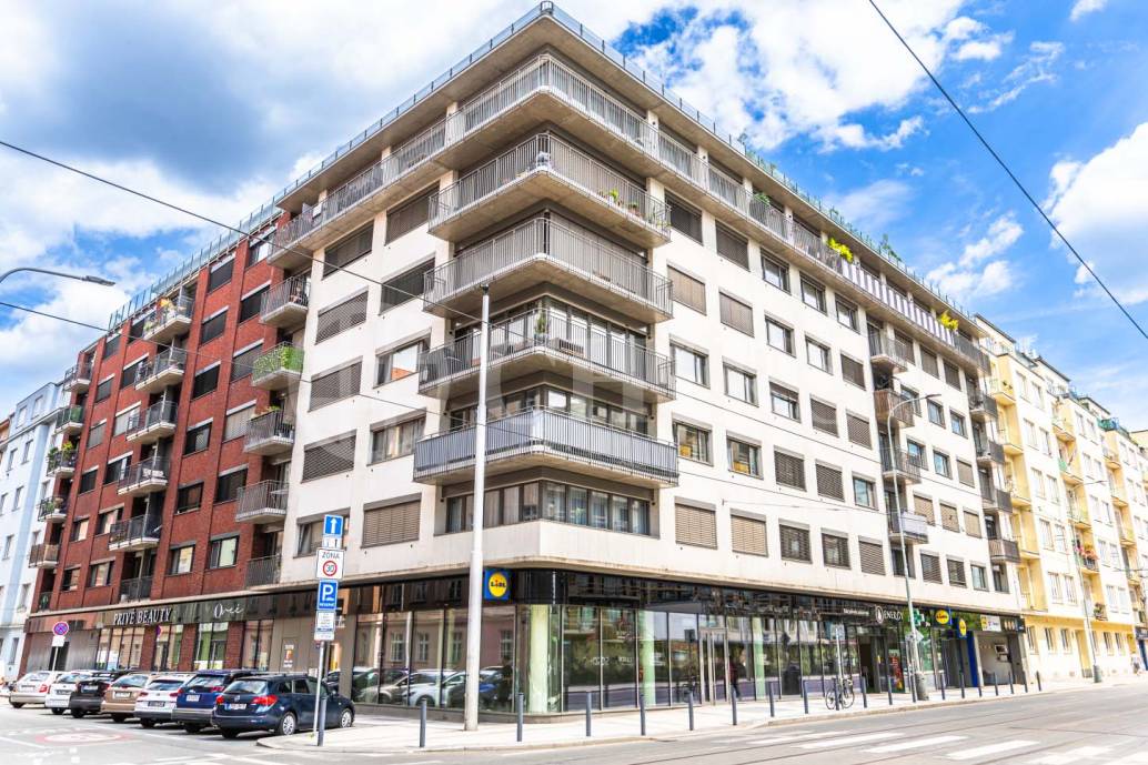 Pronájem bytu 1+kk s balkonem, OV, 42m2, ul. V Háji 1633/12, Praha 7 - Holešovice