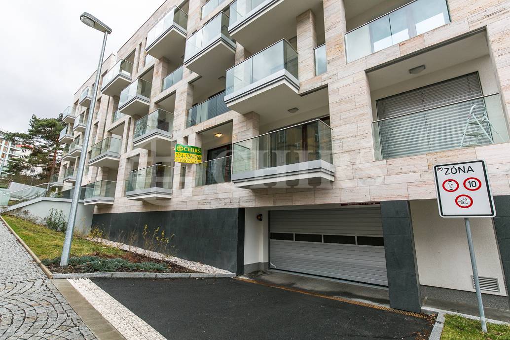 Pronájem bytu 2+kk s lodžií a garážovým stáním, OV, 66m2, ul. U Nikolajky 3325/34, Praha 5 - Smíchov