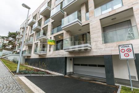 Pronájem bytu 2+kk s lodžií a garážovým stáním, OV, 66m2, ul. U Nikolajky 3325/34, Praha 5 - Smíchov