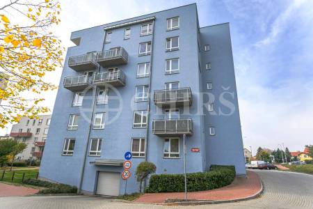Pronájem bytu 3+kk s balkonem a garážovým stáním, OV, 69m2, ul. Smetáčkova 1486/6, Praha 5 - Stodůlky